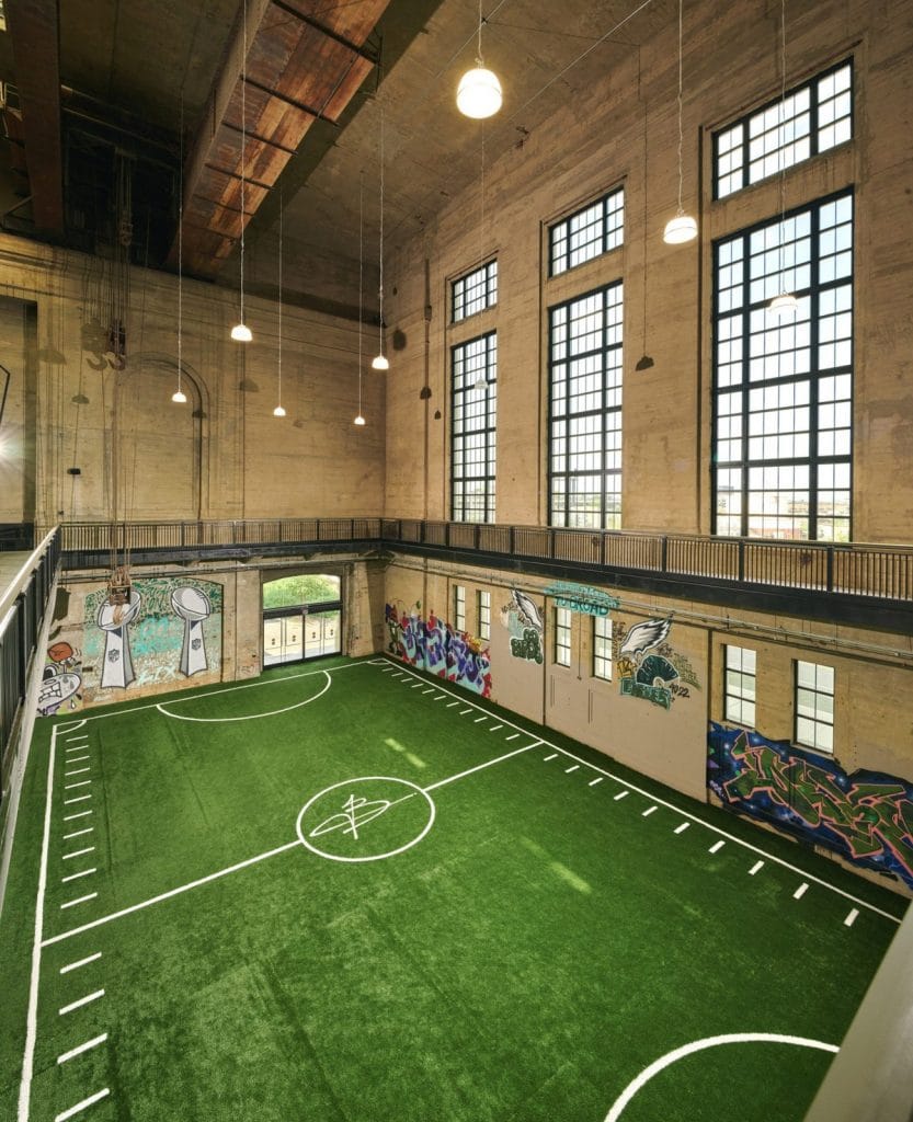Vanjski izgled stare elektrane u Philadelphiji pretvorene u sportski centar Ballers