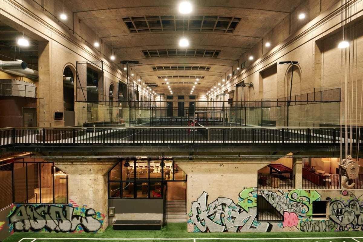 Lounge prostor Ballers centra u Philadelphiji s industrijskim dizajnom