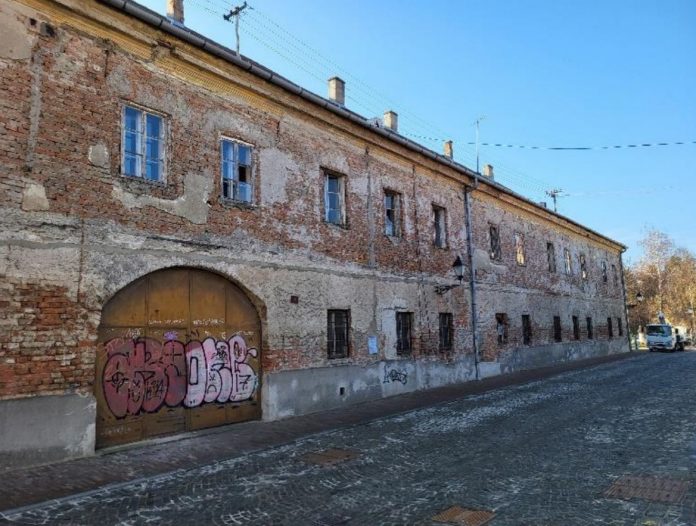 Konjička vojarna iz 1721. godine u Tvrđi, Osijek, prije rekonstrukcije i promjene namjene