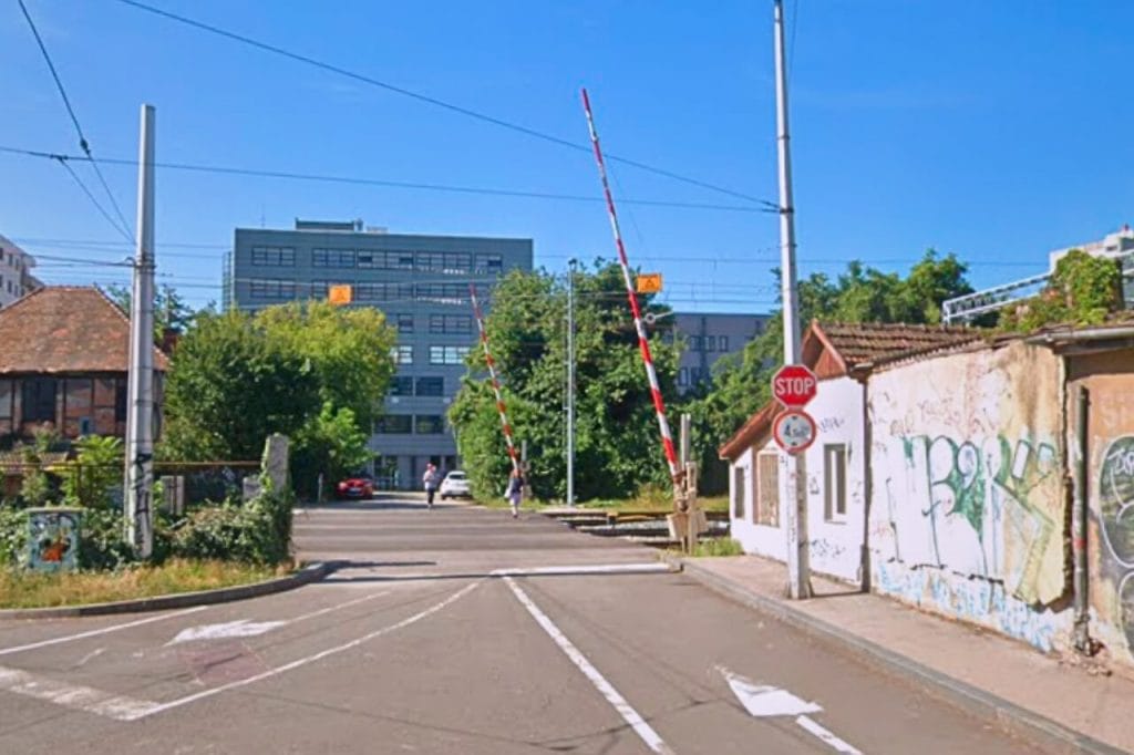 Kapitalni Infrastrukturni Zahvat u Zagrebu: Kako 80 metara novog pothodnika mijenja pravila sigurnosti i prometa Izgradnja novog pješačkog pothodnika ispod željezničke pruge u Zagrebu.